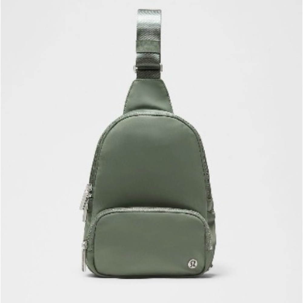 NWT Lululemon Everywhere Sling Bag 4.2L